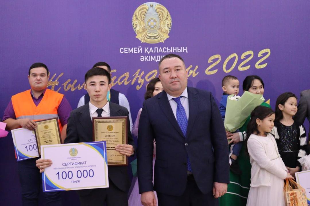 Премией «Жыл таңдауы – 2022» награждены представители молодежи Семея