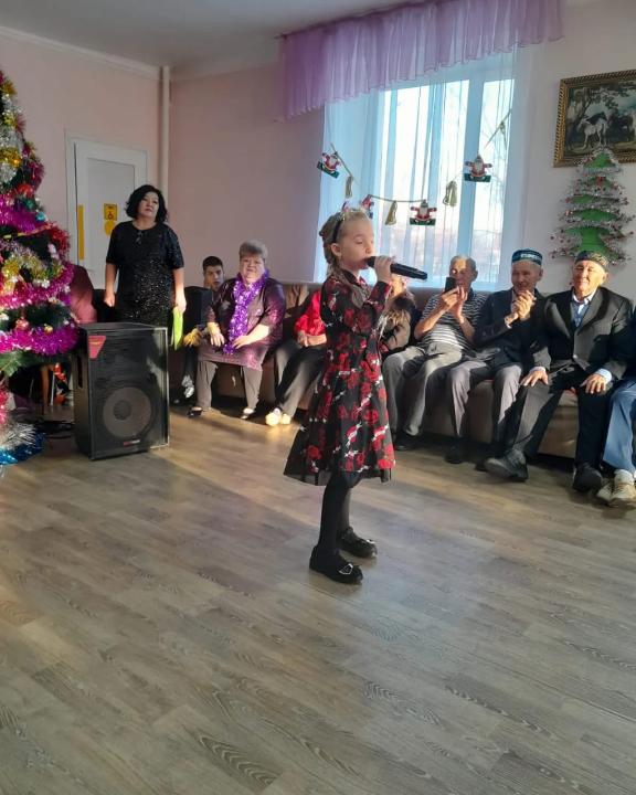 Новогодний концерт «Қош келдің жаңа жыл» для подопечных территориального центра социального обслуживания города Семей