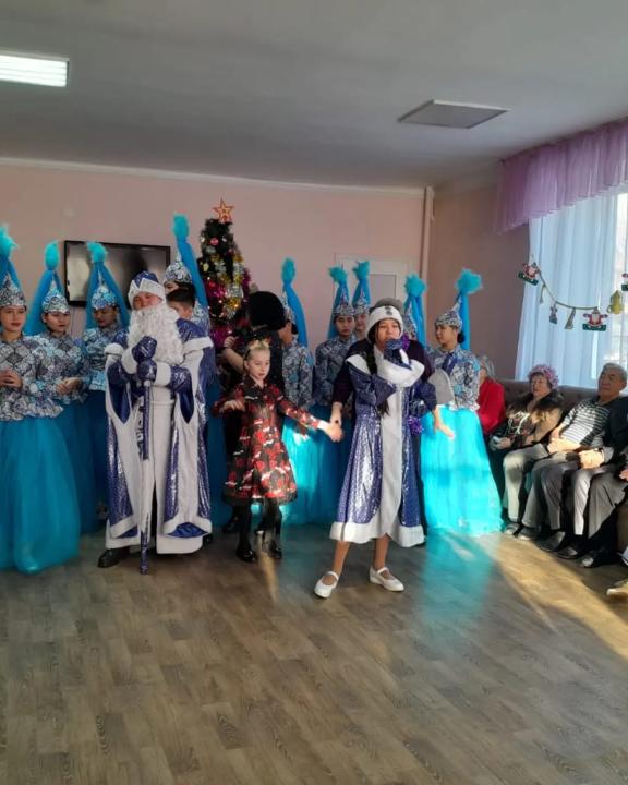 Новогодний концерт «Қош келдің жаңа жыл» для подопечных территориального центра социального обслуживания города Семей