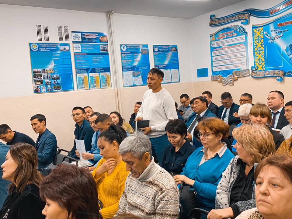 Аким города провёл встречу с жителями посёлка Восточный