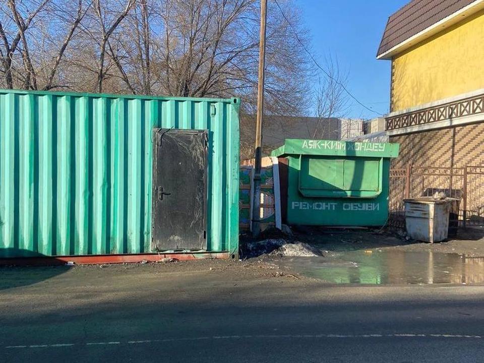 В Семее ведётся постоянный мониторинг незаконно установленных киосков, гаражей