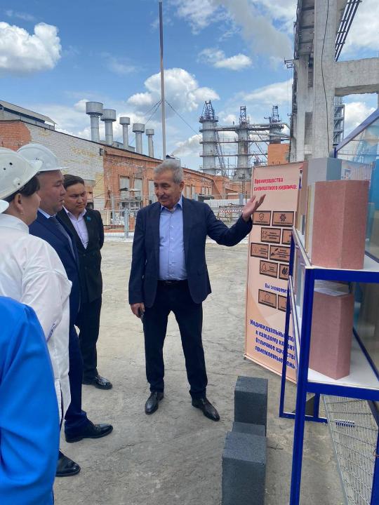 Нурбол Нурсагатов посетил промышленные предприятия Семея