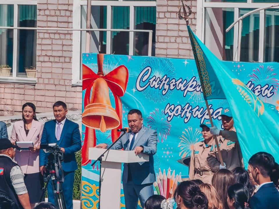 В школах Семея прозвенел последний звонок