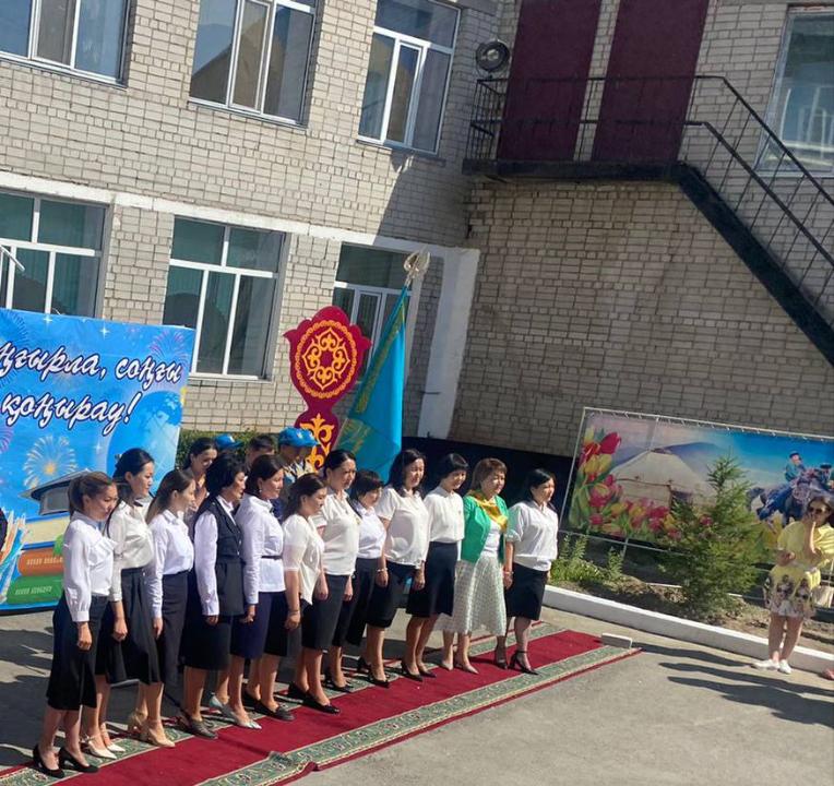 В школах Семея прозвенел последний звонок