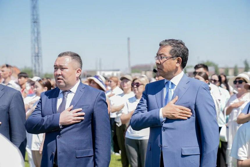 Более тысячи человек исполнили гимн в Семее