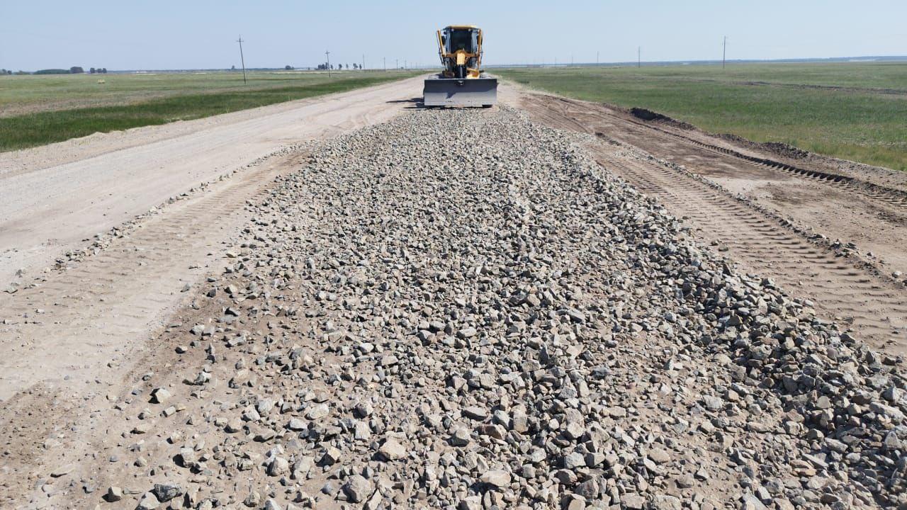 Более 320 километров дорог охвачены ремонтом в Абайской области