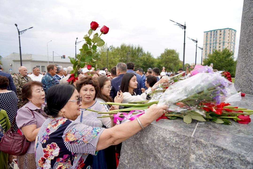 10 августа – ко Дню Абая состоялась церемония возложения цветов к памятнику Абая Кунанбайулы, который внес неоценимый вклад в духовное развитие нации. 
