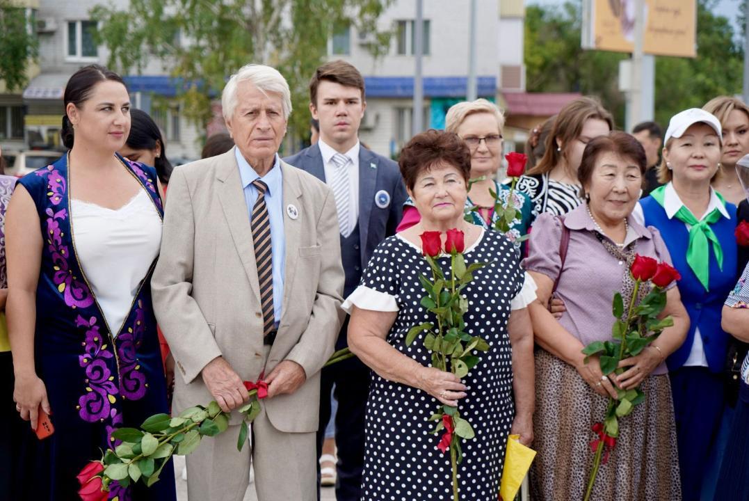 10 августа – ко Дню Абая состоялась церемония возложения цветов к памятнику Абая Кунанбайулы, который внес неоценимый вклад в духовное развитие нации. 