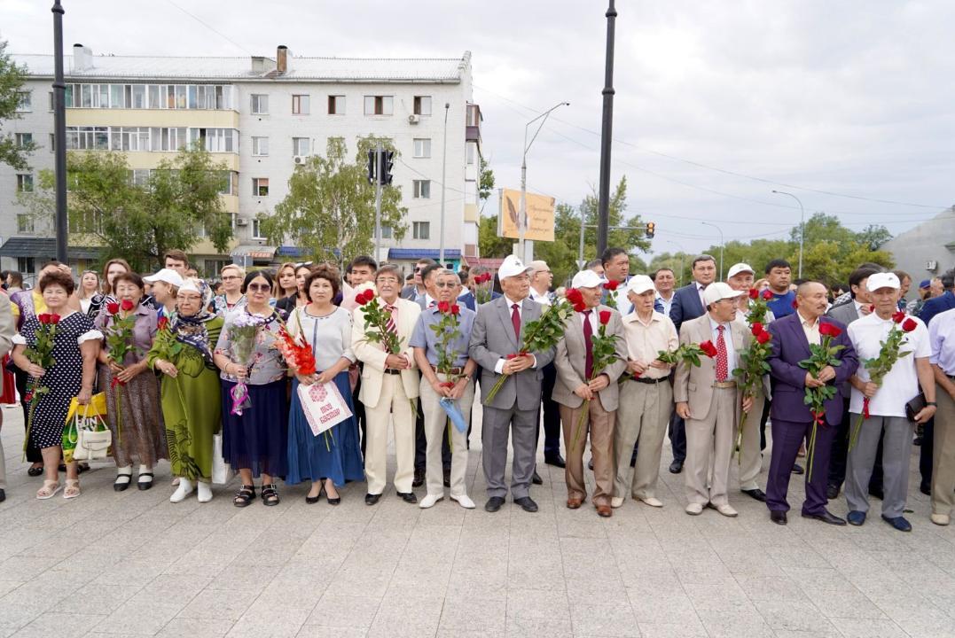 10 августа – ко Дню Абая состоялась церемония возложения цветов к памятнику Абая Кунанбайулы, который внес неоценимый вклад в духовное развитие нации. 
