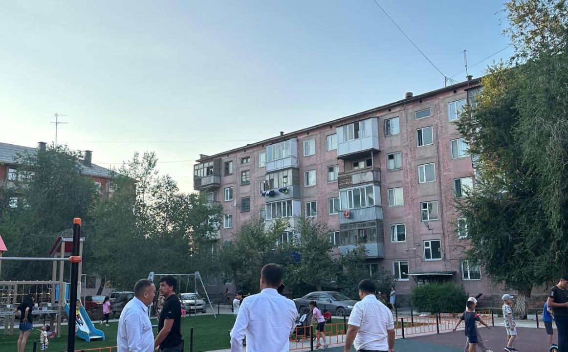 В Семее активно ведутся работы по благоустройству дворовых территорий