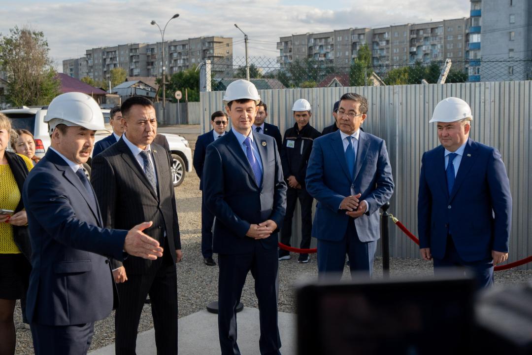 В Семее состоялась церемония закладки капсулы в фундамент будущего здания областного суда
