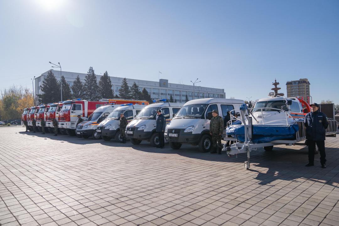 Спасателям Абайской области вручили ключи от специализированной техники