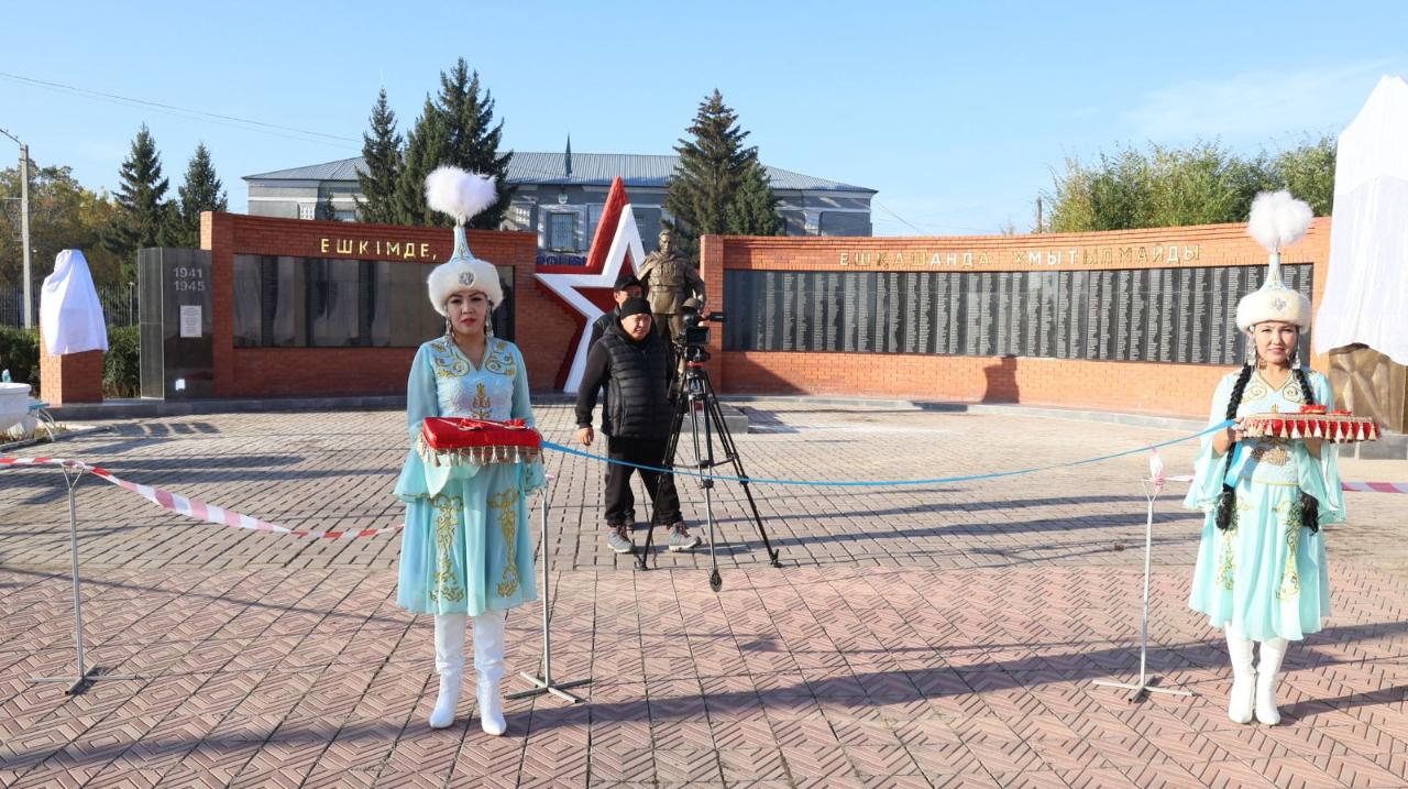 В городе Шар открыли центральную сцену и Аллею Героев