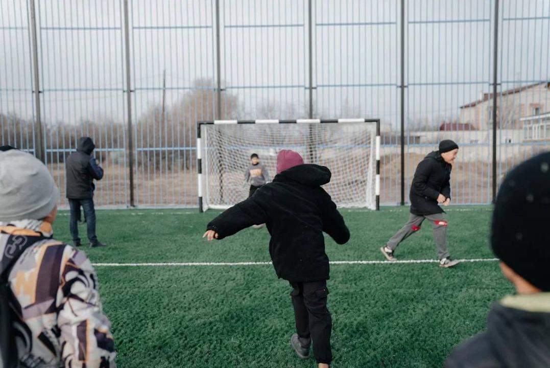 На Красном кордоне открылась детская игровая площадка и футбольное поле