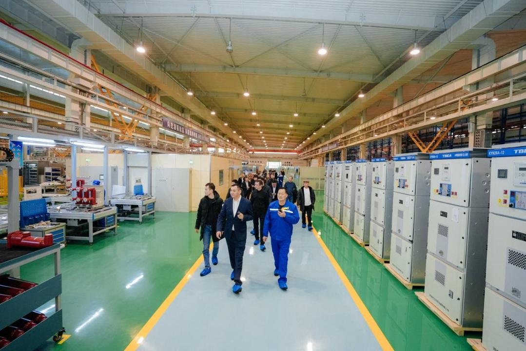 Делегация Абайской области посетила крупные компании СУАР КНР