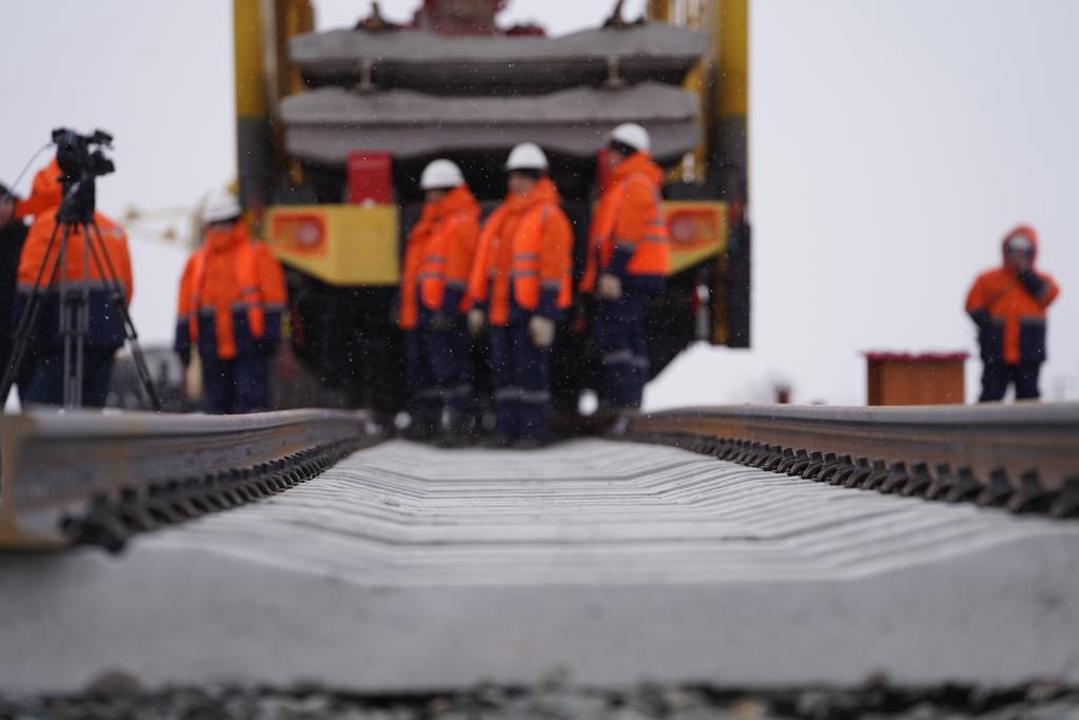 В области началось строительство новой железной дороги в Китай