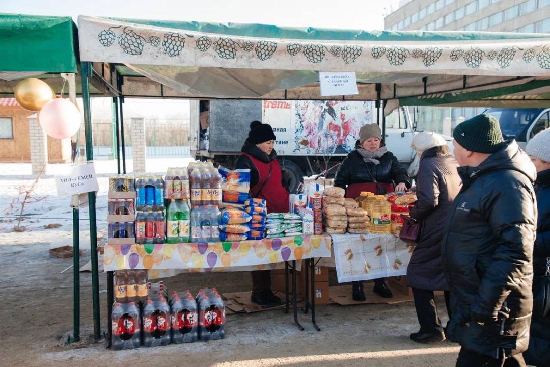 В Семее прошла ярмарка социально-значимых продовольственных товаров