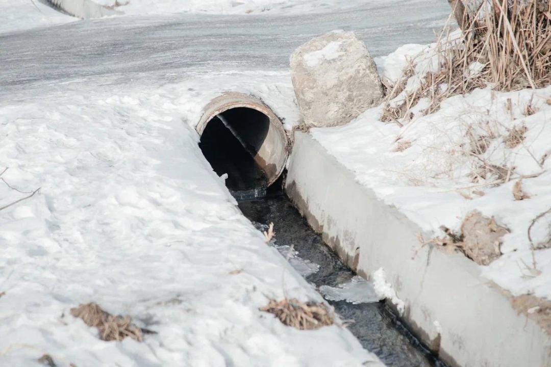 В городе Семей ежедневно ведутся работы по очистке арыков