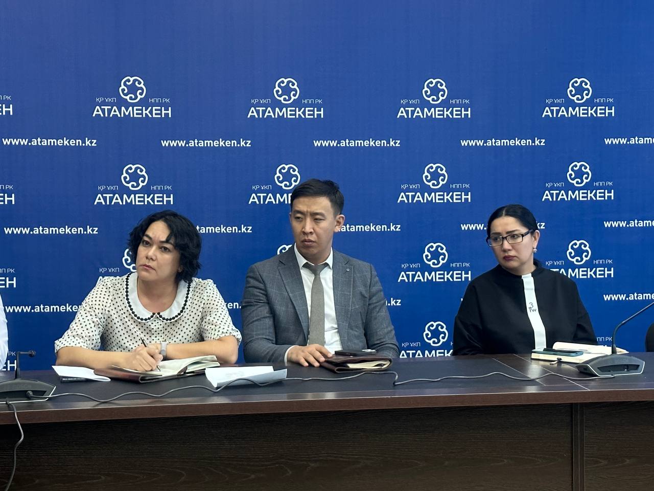 Банки и коммунальные службы готовы пойти навстречу пострадавшим предпринимателям ТЦ «Акшын»