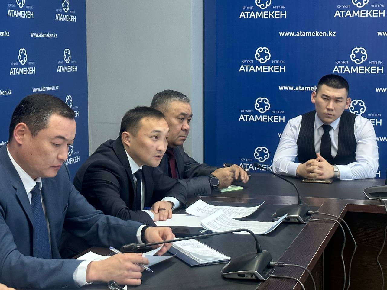 Банки и коммунальные службы готовы пойти навстречу пострадавшим предпринимателям ТЦ «Акшын»