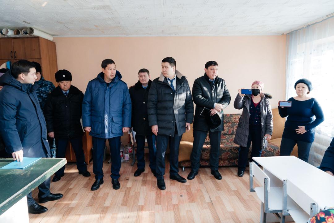 Аким области проверил состояние общежития в городе Семей