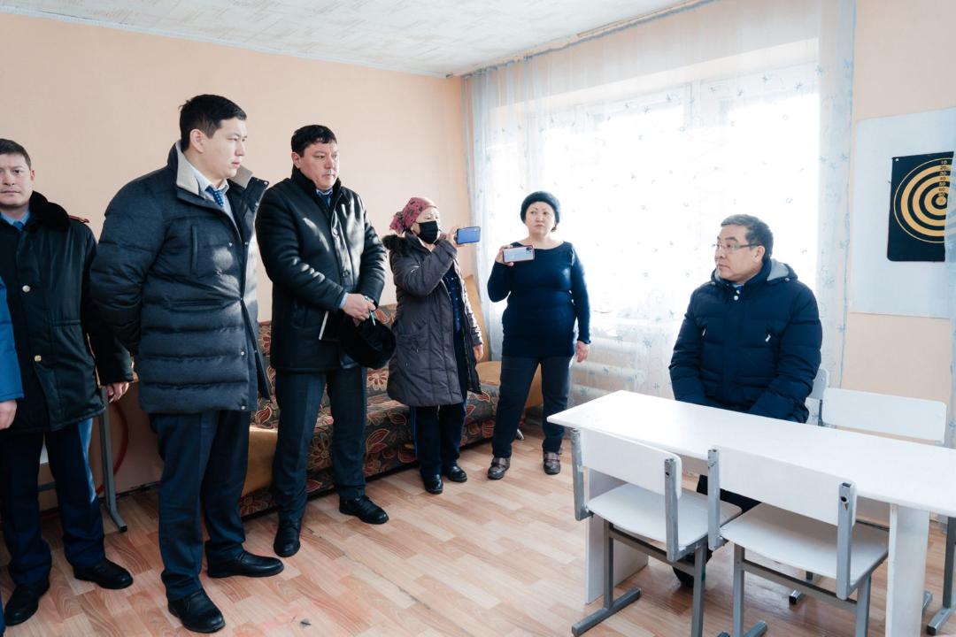 Аким области проверил состояние общежития в городе Семей