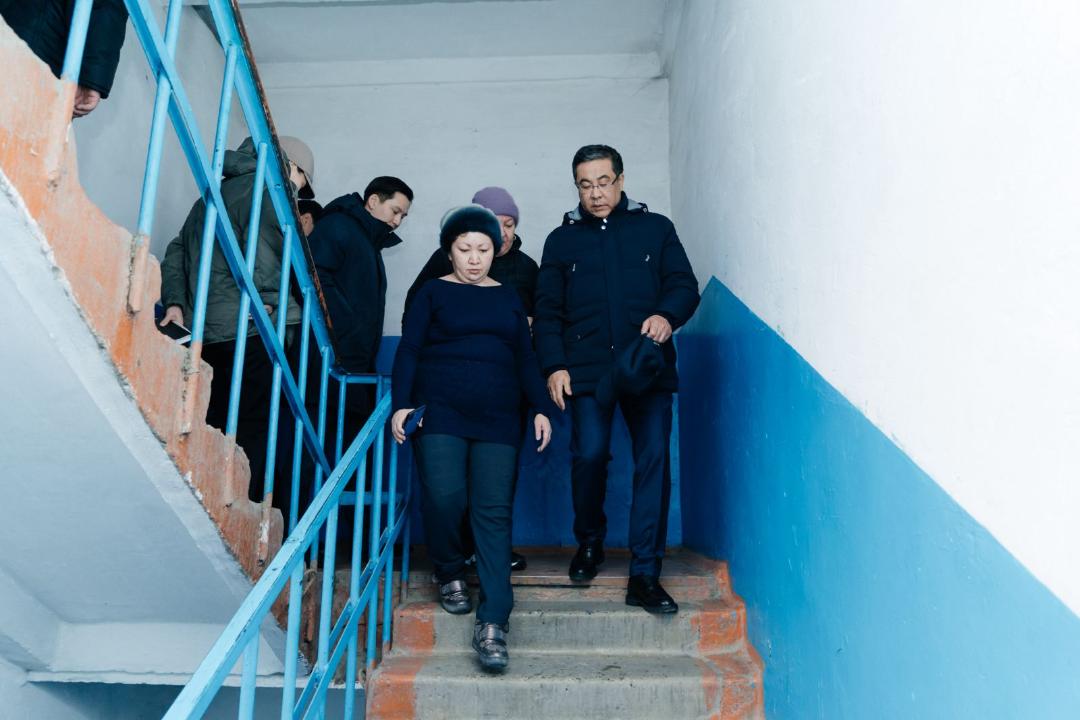 Аким области проверил состояние общежития в городе Семей