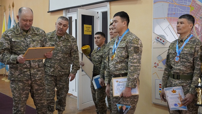 Военнослужащие регионального командования «Восток» стали победителями в зимнем этапе XXI Спартакиады Вооруженных сил по Президентскому многоборью