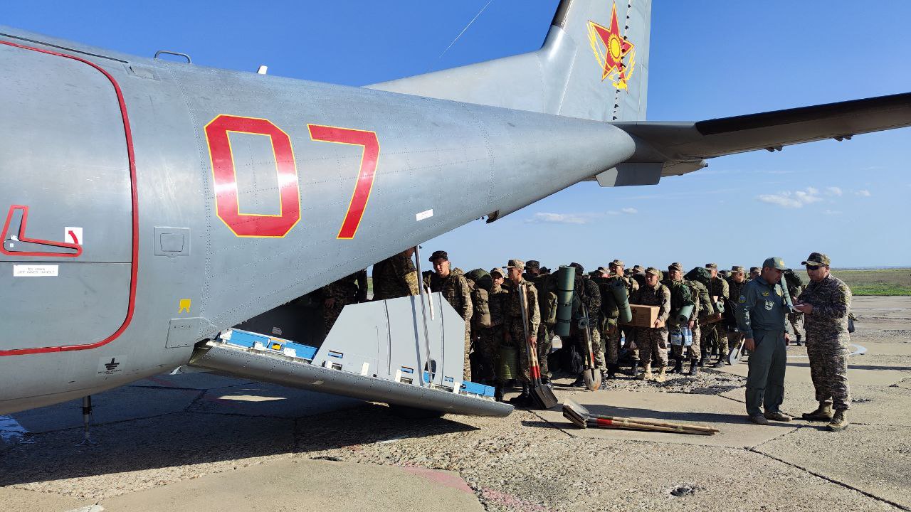 Военнослужащие Абайского гарнизона отправились в районы, пострадавшие от наводнения