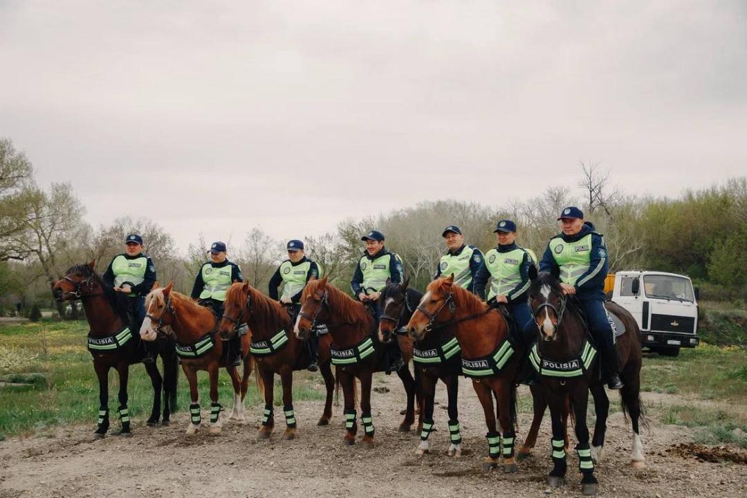 В Семее прошел гарнизонный развод комплексных сил полиции