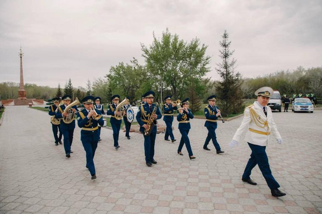 В Семее прошел гарнизонный развод комплексных сил полиции