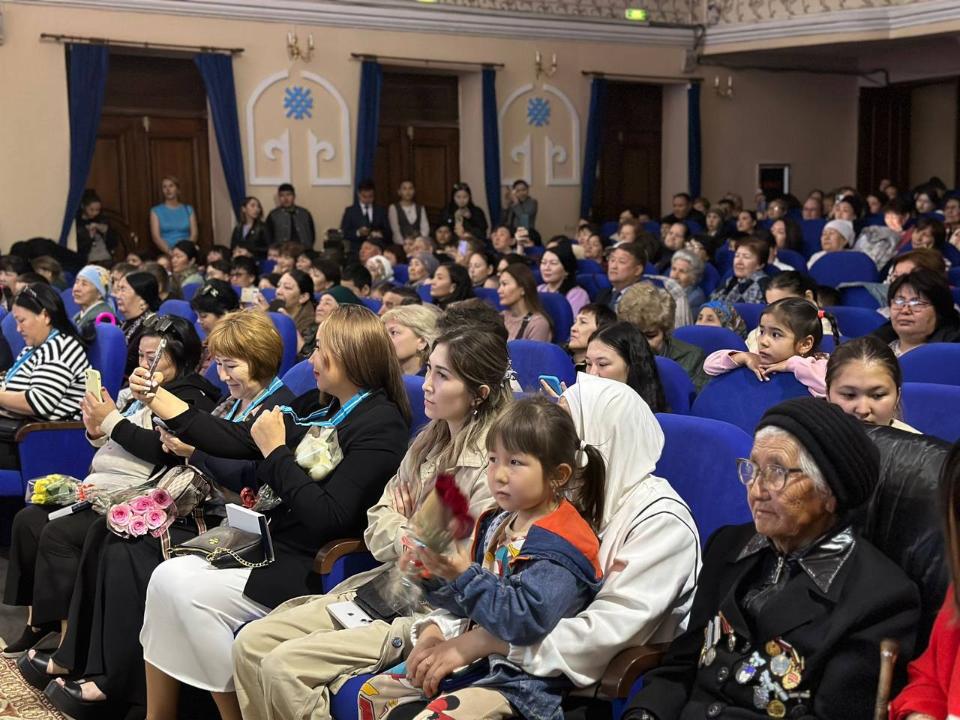 В Семее отметили День матери