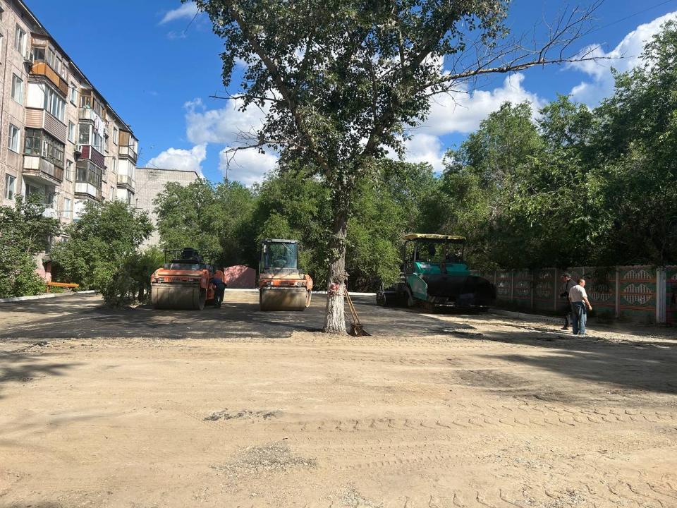 Аким города посетил улицы, где идут работы по асфальтированию