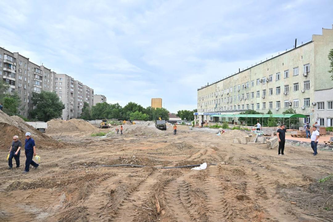 Строительство парков, ремонт дорог: в Семее создают комфортную городскую среду