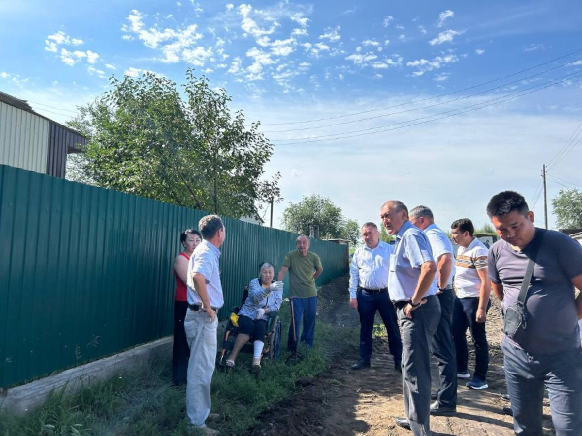 В поселке Бобровка ведутся работы по прокладке водопроводных и электрических сетей