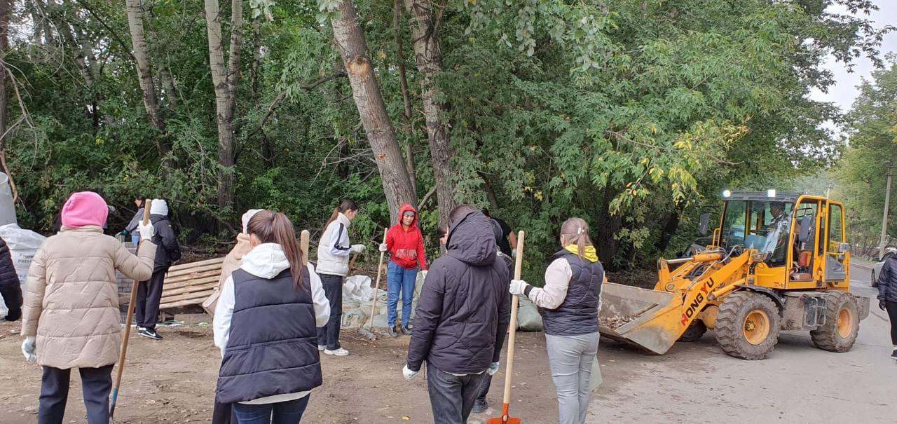 В Семее прошел масштабный общегородской субботник