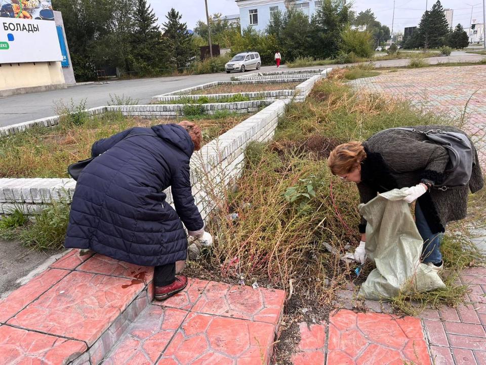В Семее прошел масштабный общегородской субботник