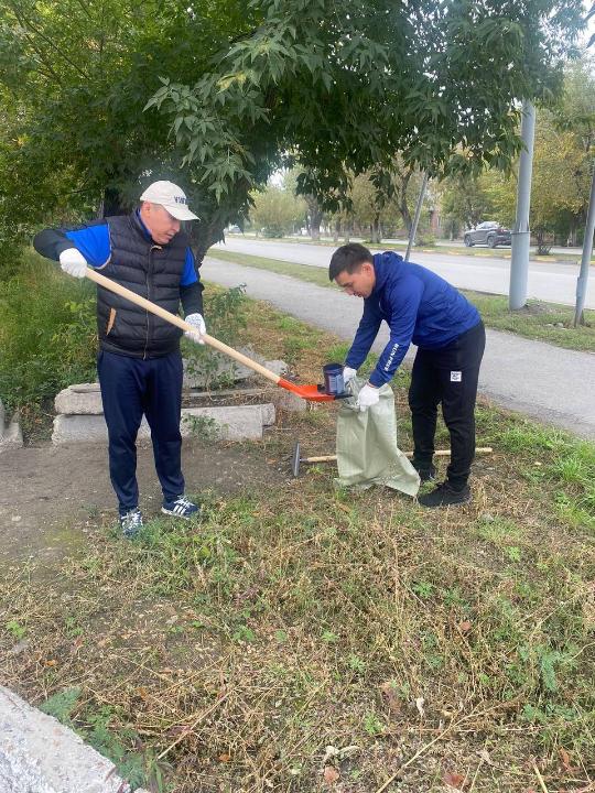 В Семее прошел масштабный общегородской субботник