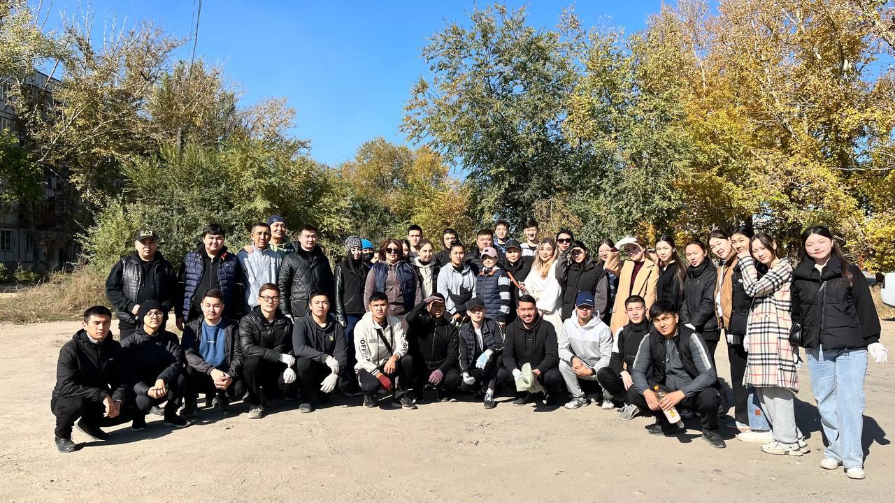 Семей вышел на общегородской субботник