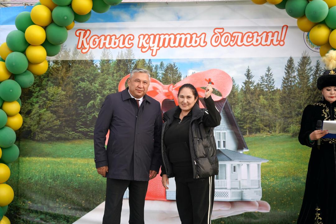 В Бескарагайском районе вручены ключи от нового жилья