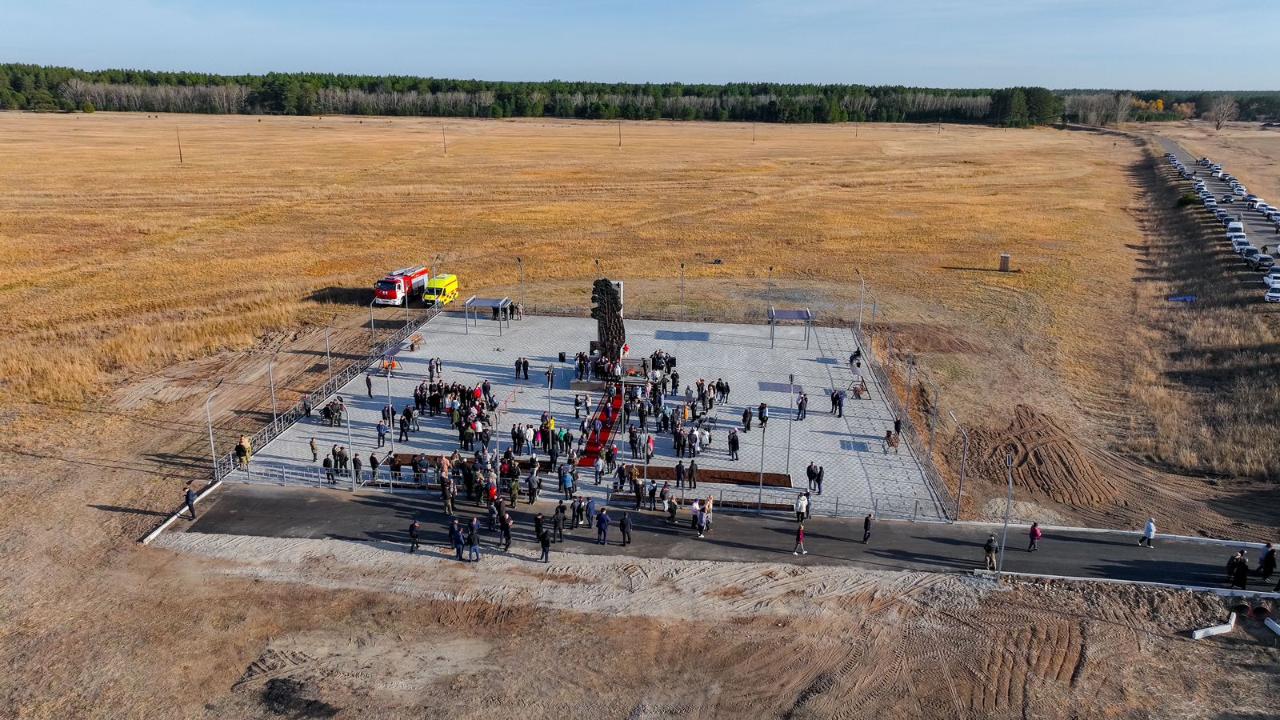 Открылся памятник лесникам, погибших при тушении лесных пожаров в регионе