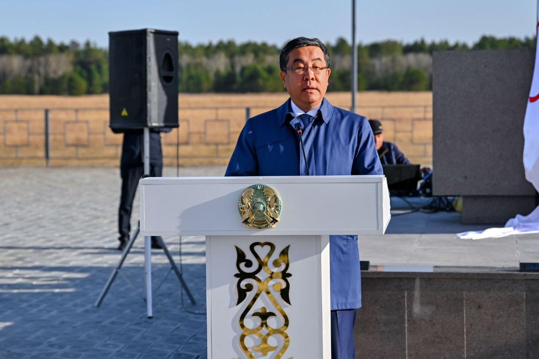 Открылся памятник лесникам, погибших при тушении лесных пожаров в регионе