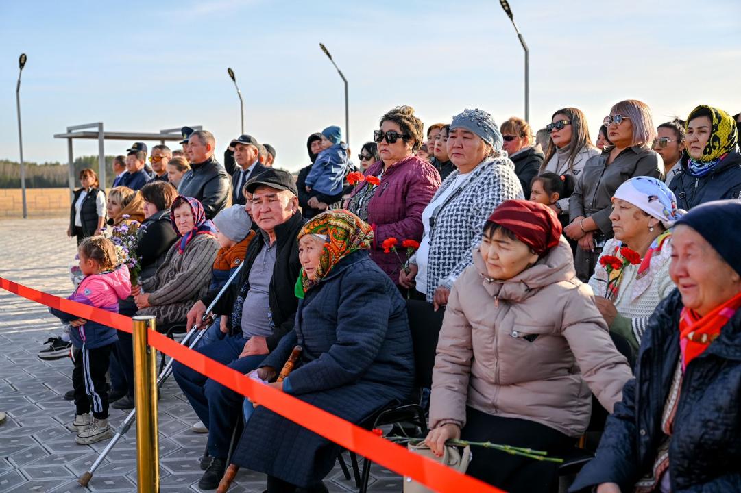Открылся памятник лесникам, погибших при тушении лесных пожаров в регионе