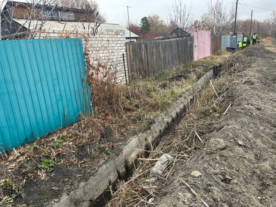 В рамках подготовки к паводкоопасному периоду 2025 года в Семее проводится работа по очистке арыков