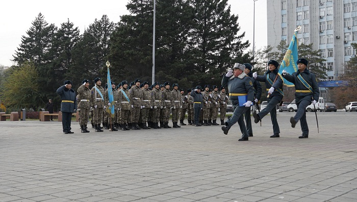 В Семее прошел ритуал вручения Боевого знамени бригаде территориальной обороны