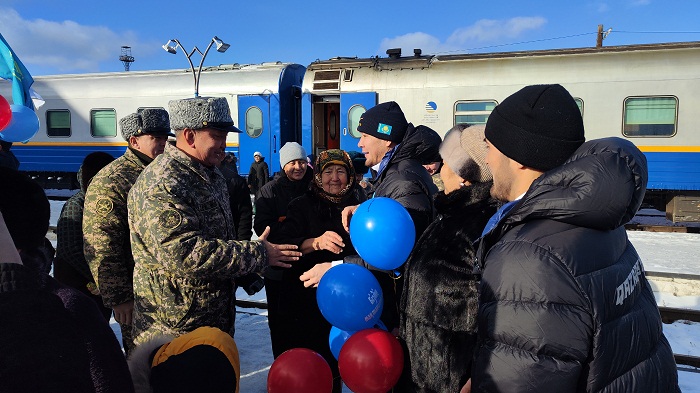 На железнодорожном вокзале города Семей встретили призера