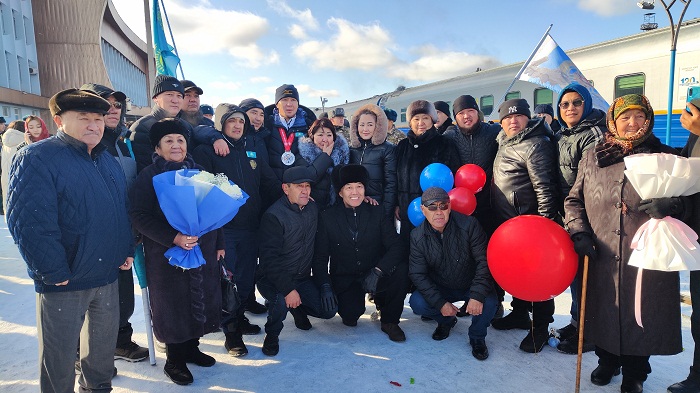 На железнодорожном вокзале города Семей встретили призера