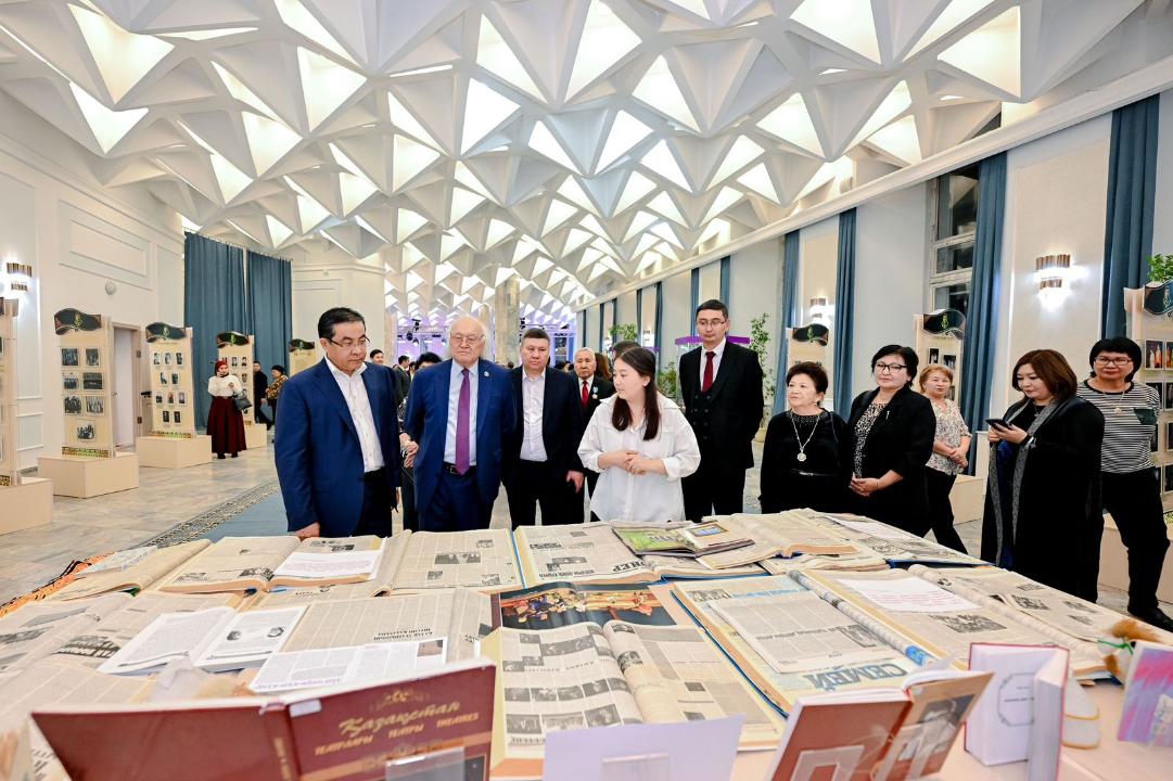 Казахский музыкальный-драматический театр имени Абая отмечает 90-летие