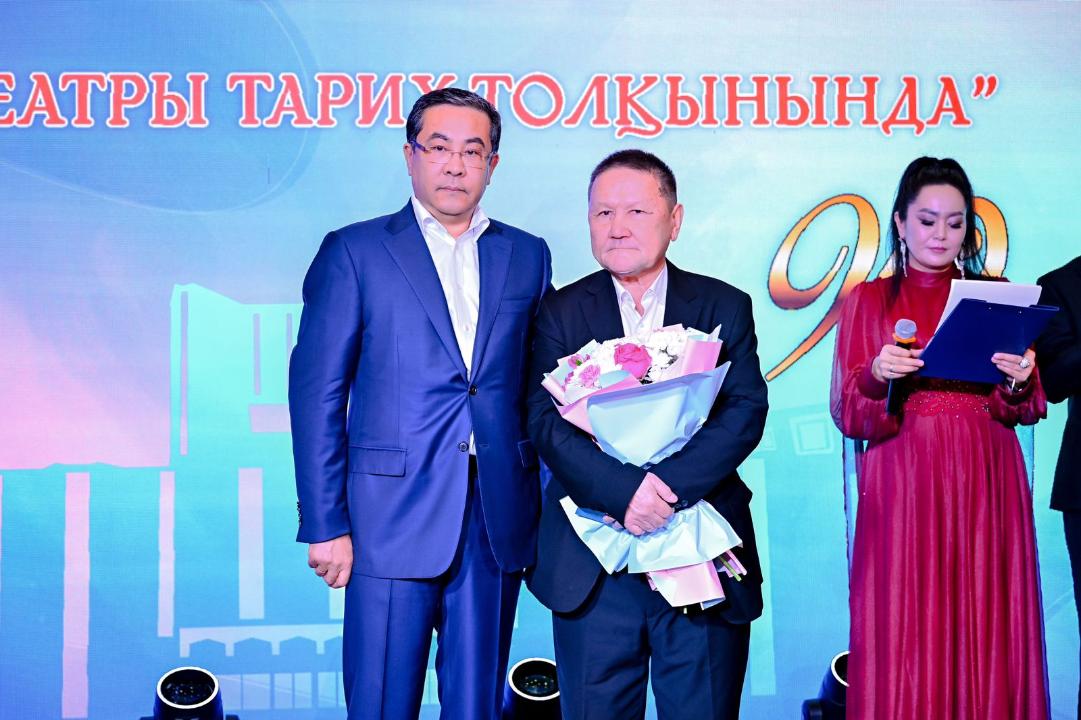 Казахский музыкальный-драматический театр имени Абая отмечает 90-летие