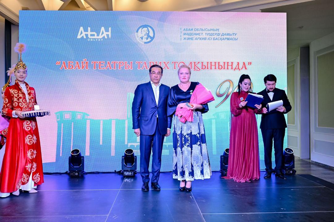 Казахский музыкальный-драматический театр имени Абая отмечает 90-летие